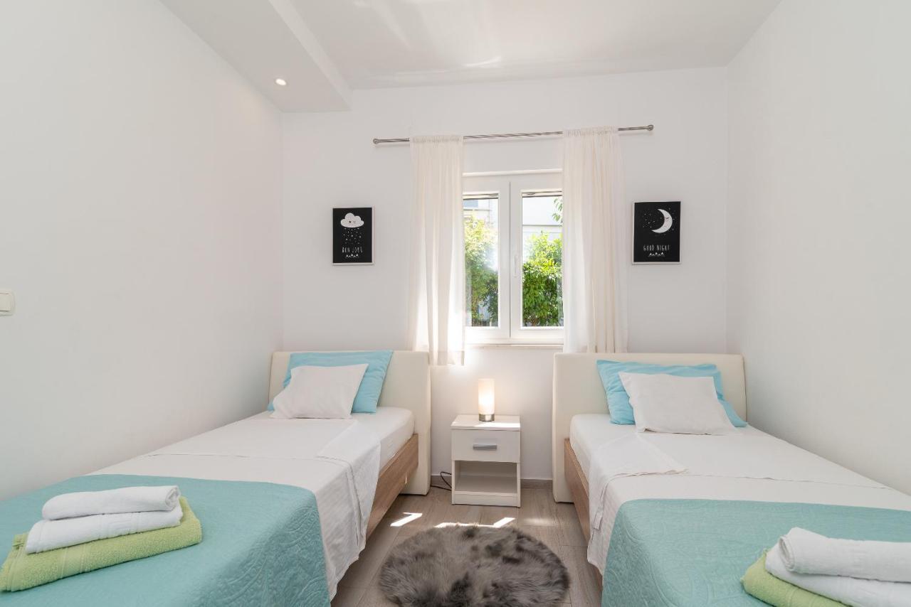 Apartment Ela Trogir Exterior foto